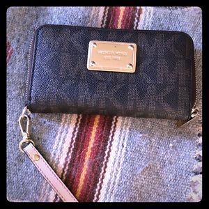 Michael Kors top zip wallet
